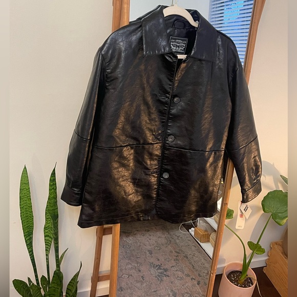 SOLD. BNWT Levi’s Black Vegan Leather Jacket - Picture 6 of 11